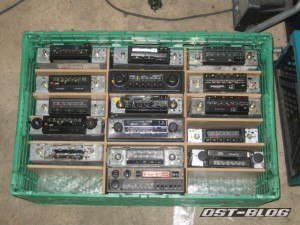 radios in kiste