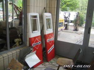Oldtimer-Tankstelle Zapfsäulen