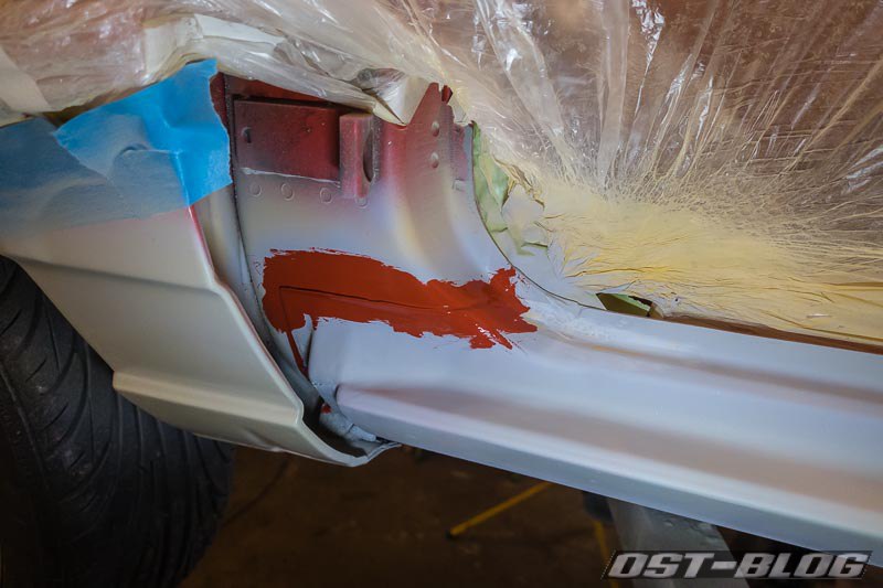 Lack-unter-dichtmasse