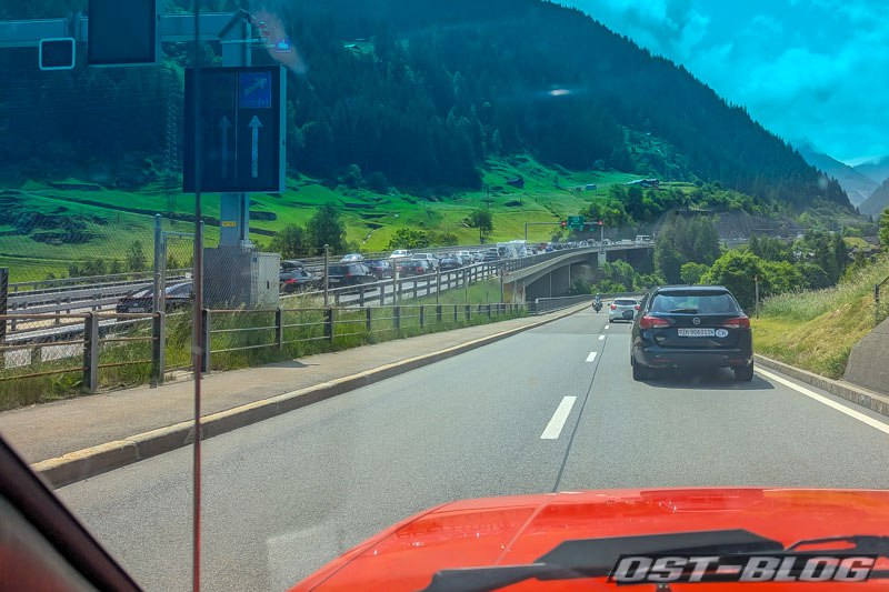 stau-gotthardtunnel